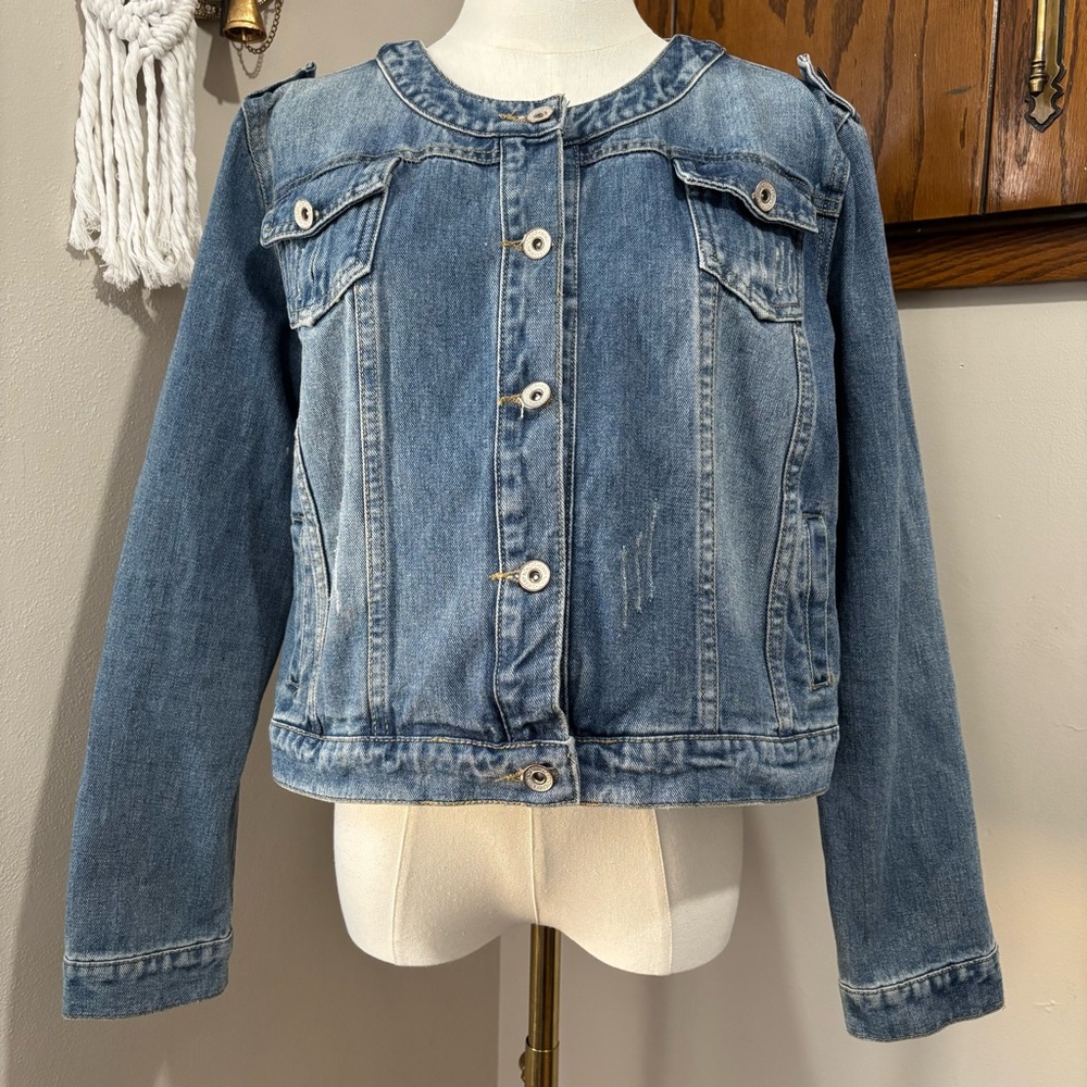 Cherry Koko Cropped Denim Jean Jacket Size Medium